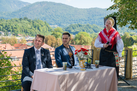 53. Dnevi narodnih noš in oblačilne dediščine_novinarska konferenca (27)